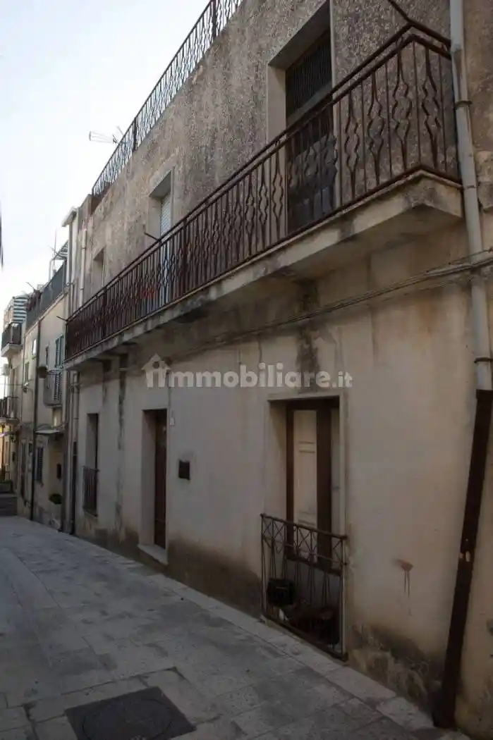 Casa indipendente in vendita a Chiaramonte Gulfi