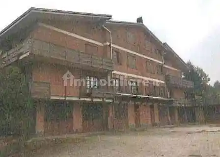 Palazzo - Stabile in vendita a Monteu Roero