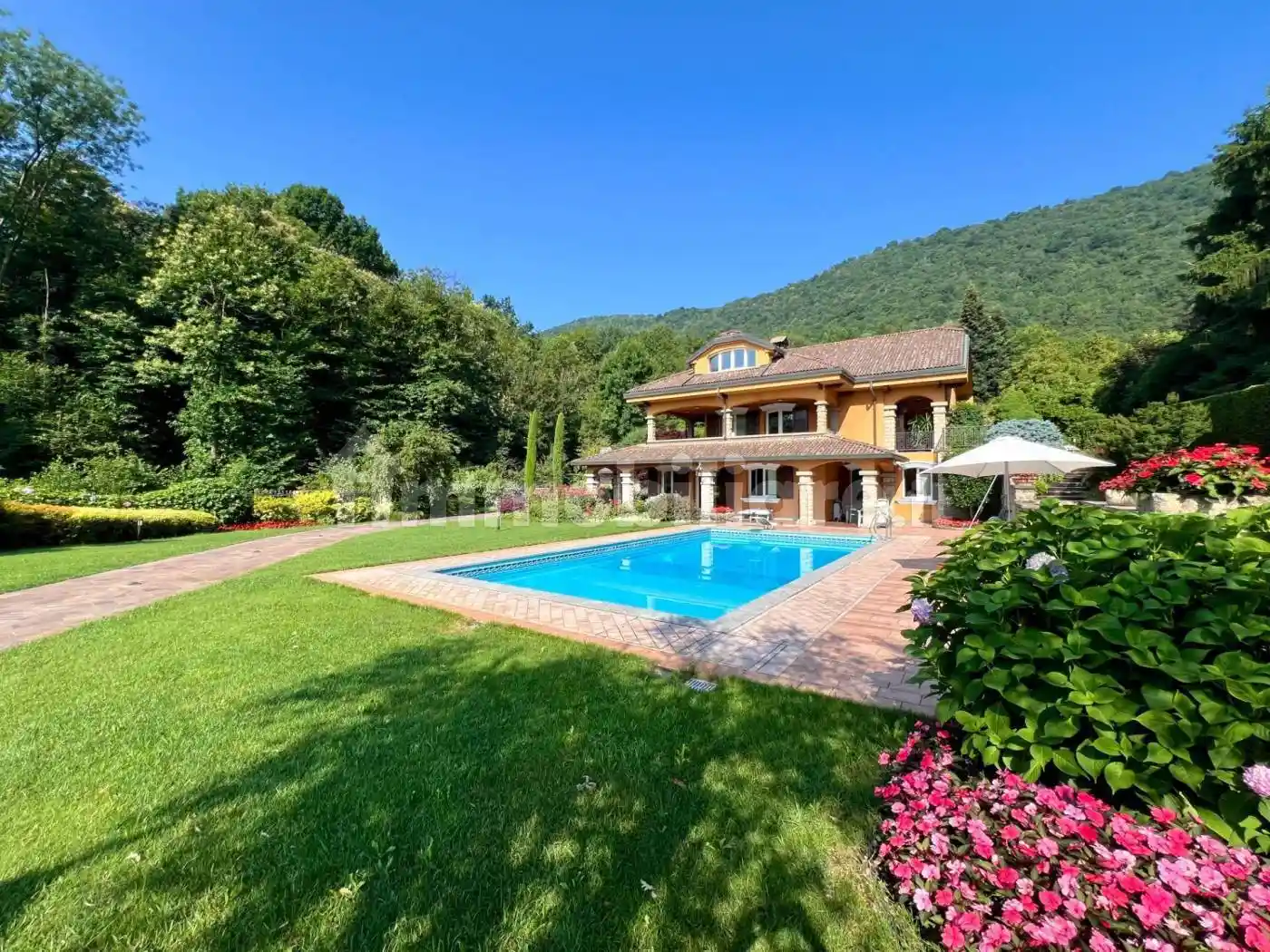 Villa in vendita a Alzano Lombardo