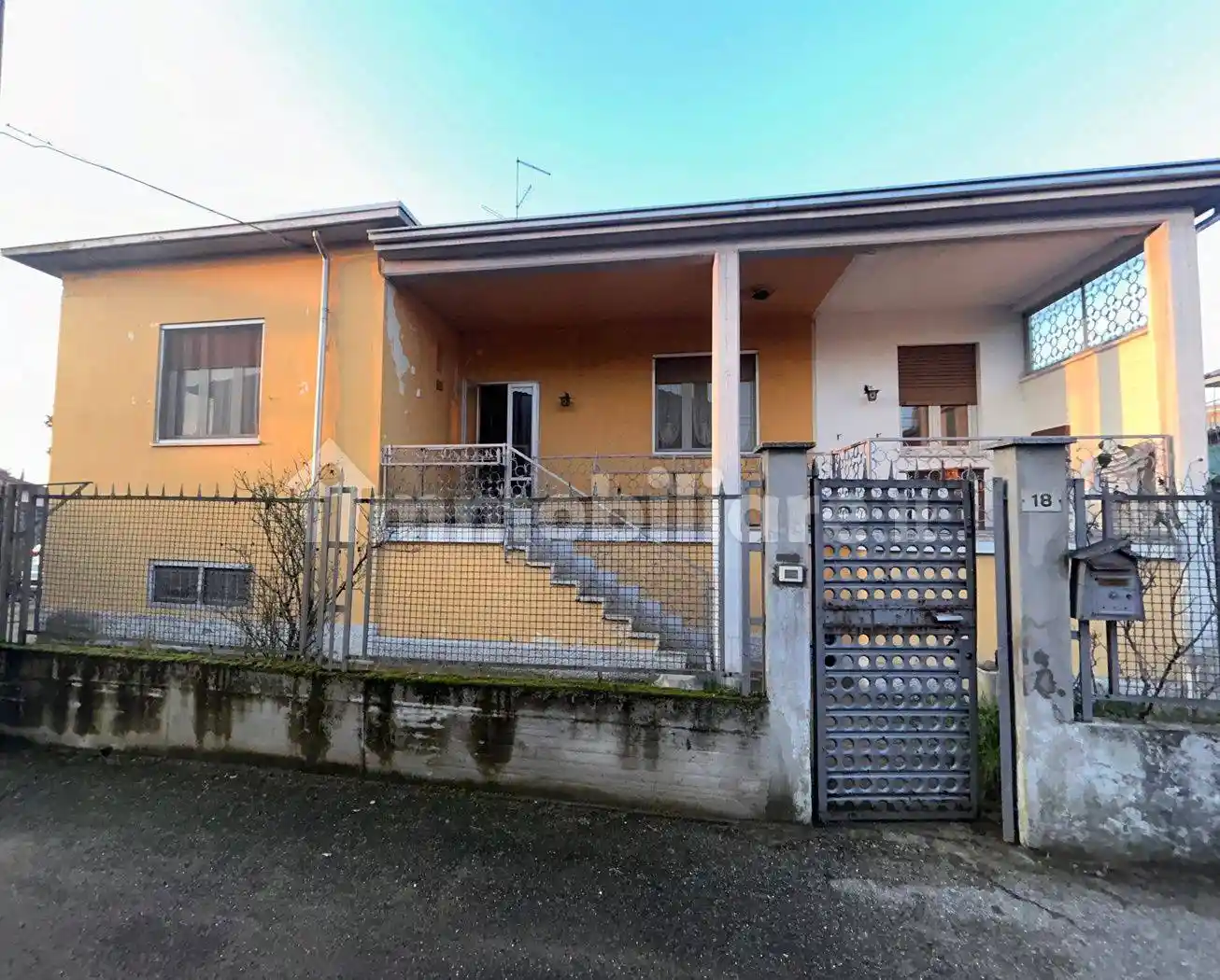 Villa in vendita a Dorno