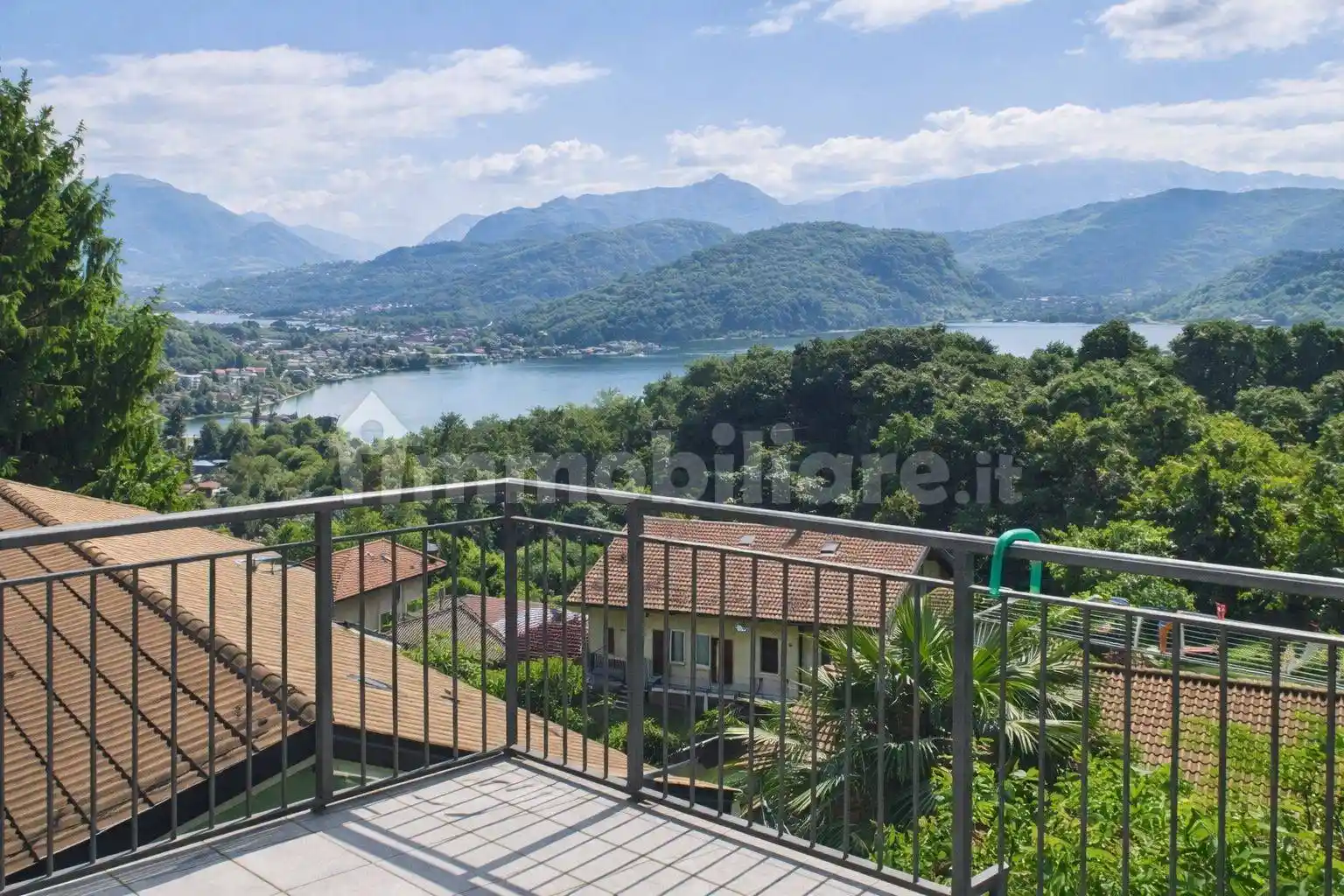 Villa in vendita a Cadegliano-Viconago