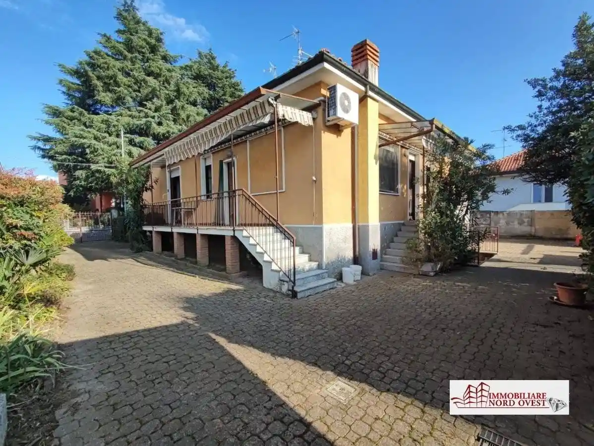 Villa in vendita a Bareggio