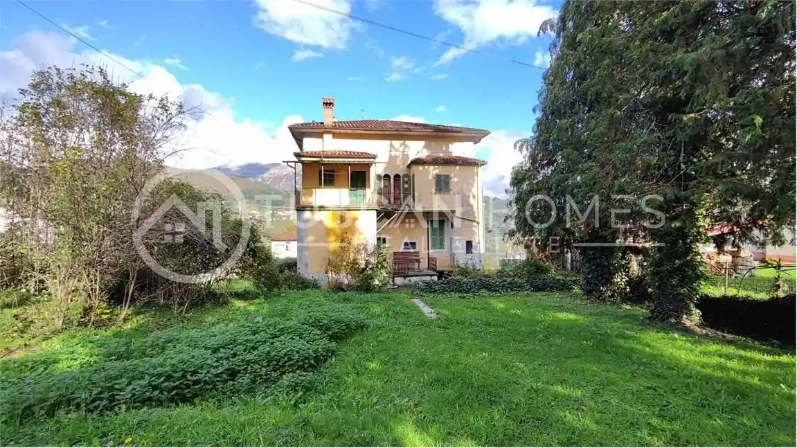 Villa in vendita a Camporgiano