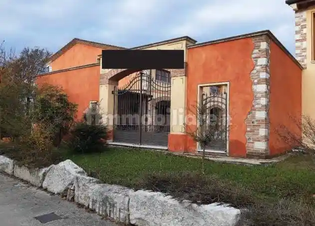 Palazzo - Stabile in vendita a Castelfranco Veneto