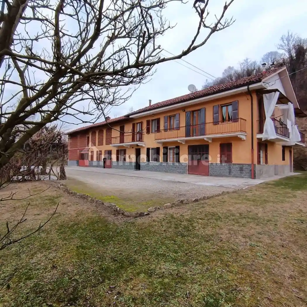 Rustico - Casale in vendita a Asti