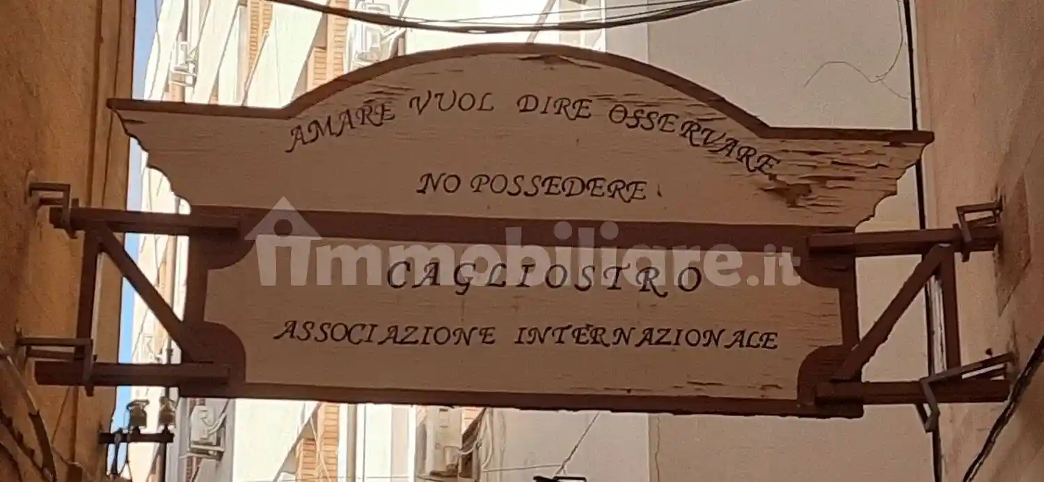 Palazzo - Edificio in vendita a Palermo