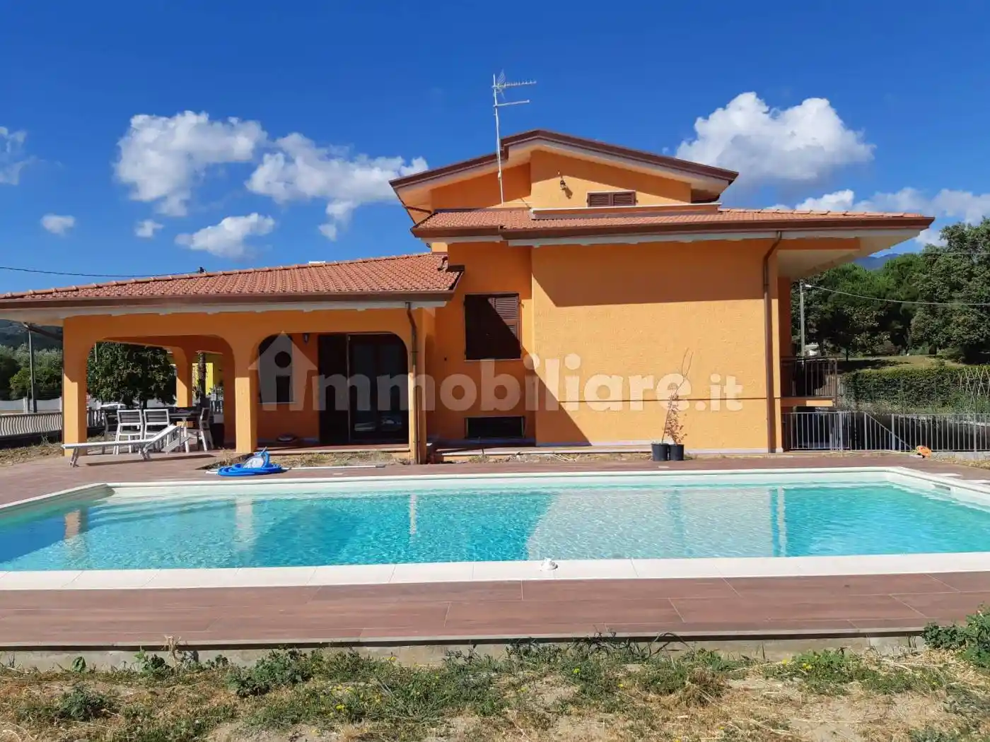 Villa in vendita a Luni