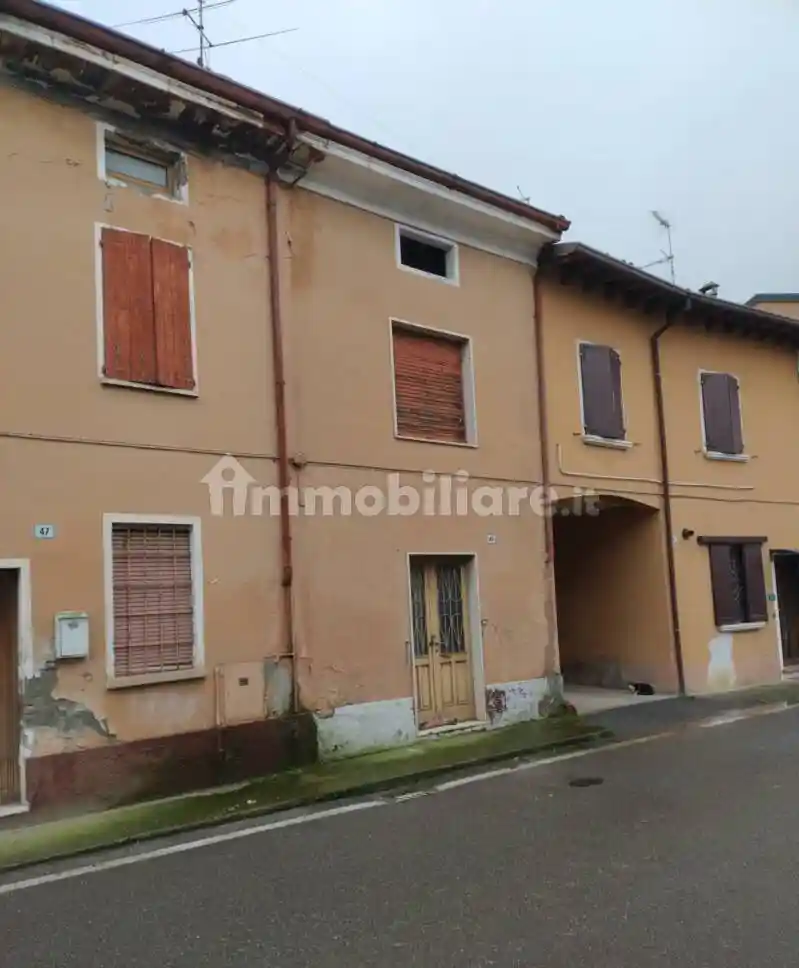 Casa indipendente in vendita a Pessina Cremonese