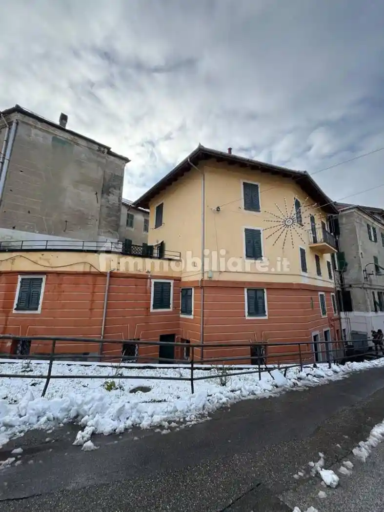 Villa in vendita a Rossiglione