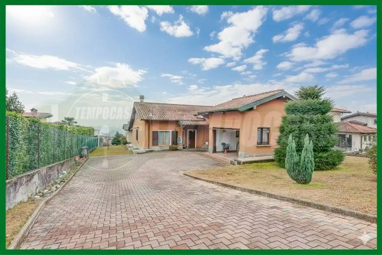 Villa in vendita a Besozzo