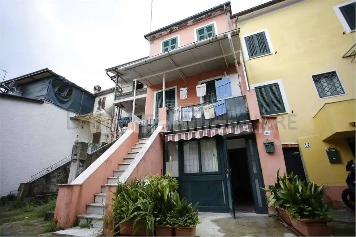 Casa indipendente in vendita a Massa