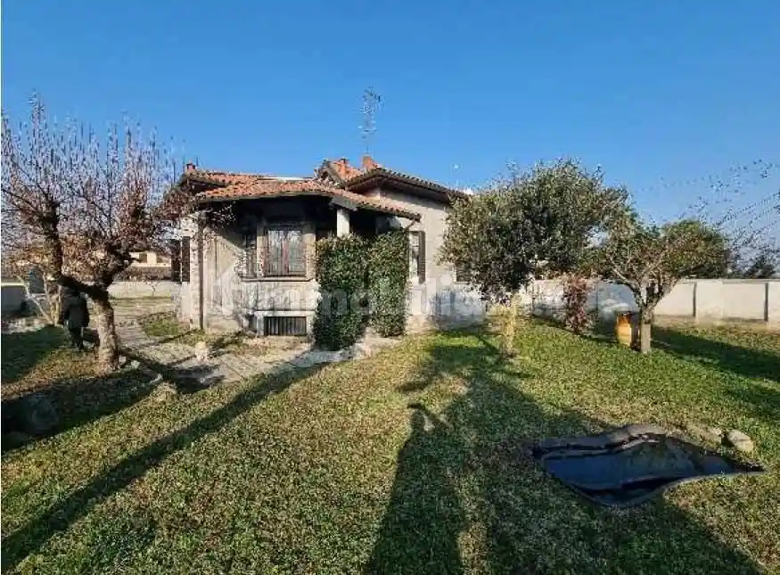 Villa in vendita a Galliate