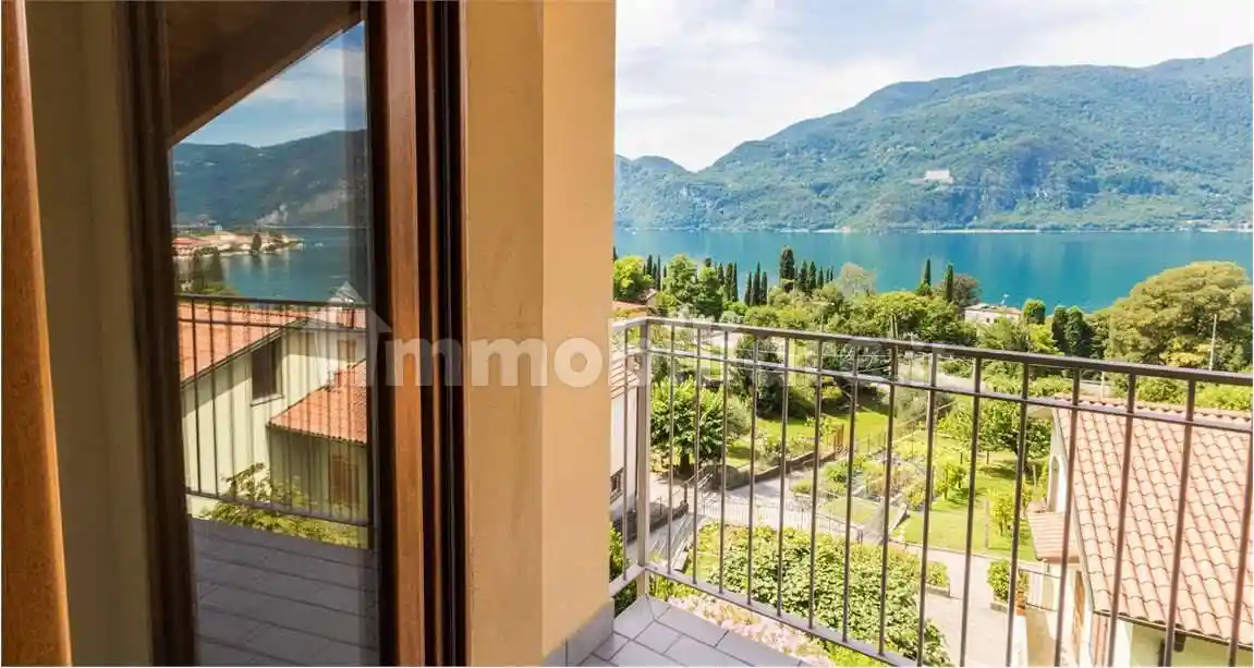 Villa in vendita a Mandello del Lario