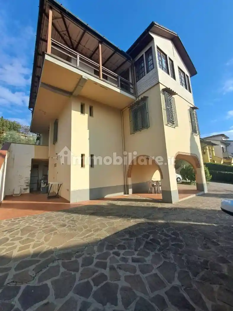 Villa in vendita a Carmignano