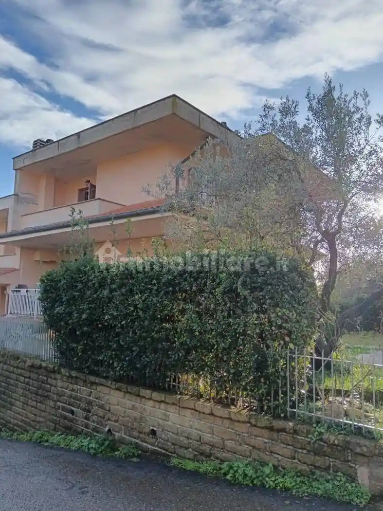 Villa in vendita a Castelnuovo di Porto
