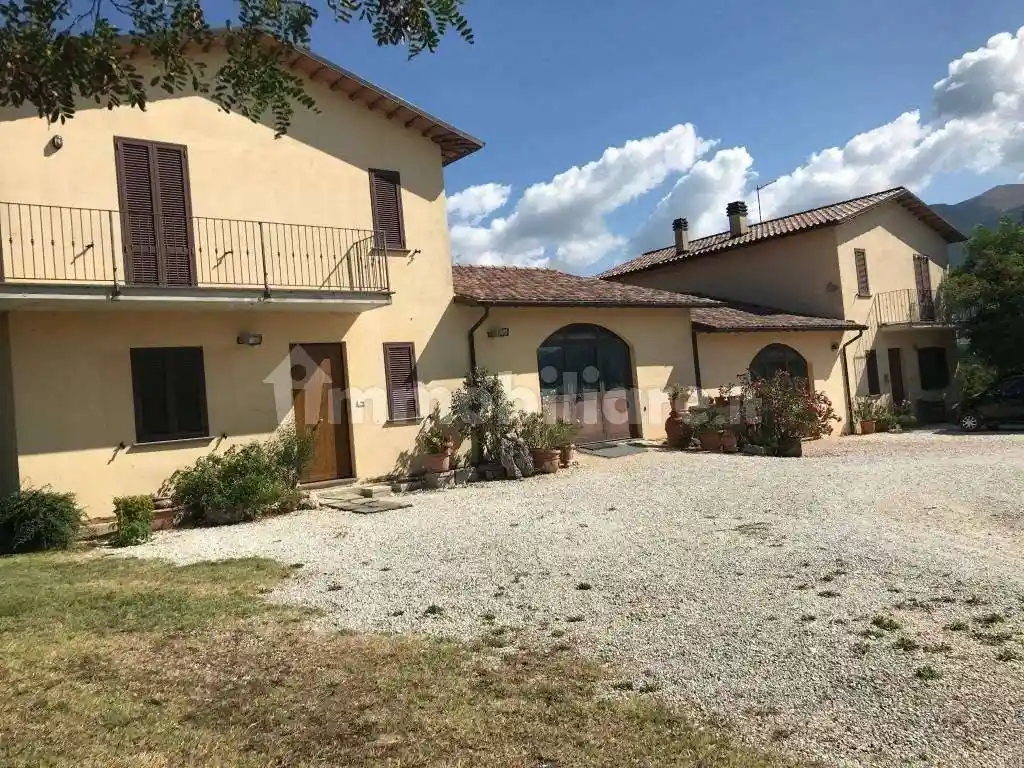 Villa in vendita a Gualdo Tadino