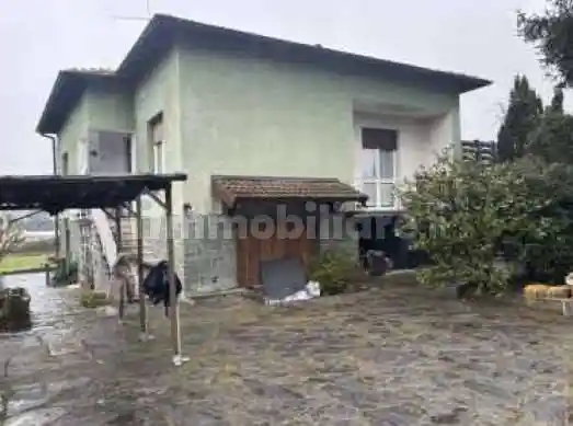 Villa in vendita a Gavirate