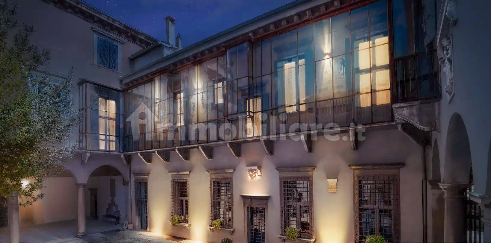 Palazzo - Edificio in vendita a Verona