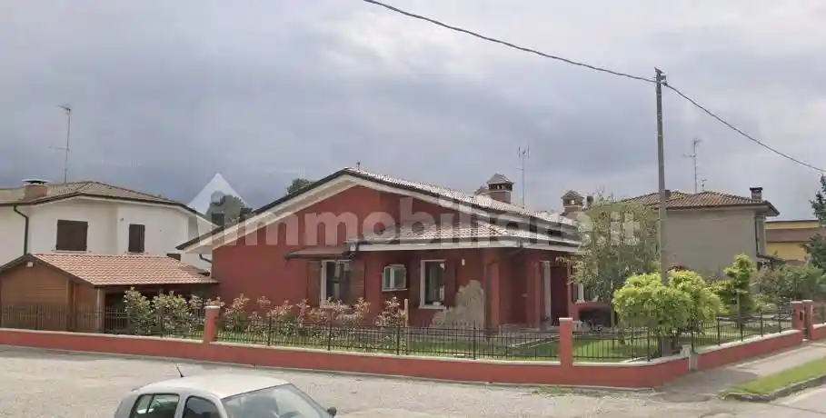 Villa in vendita a Ficarolo