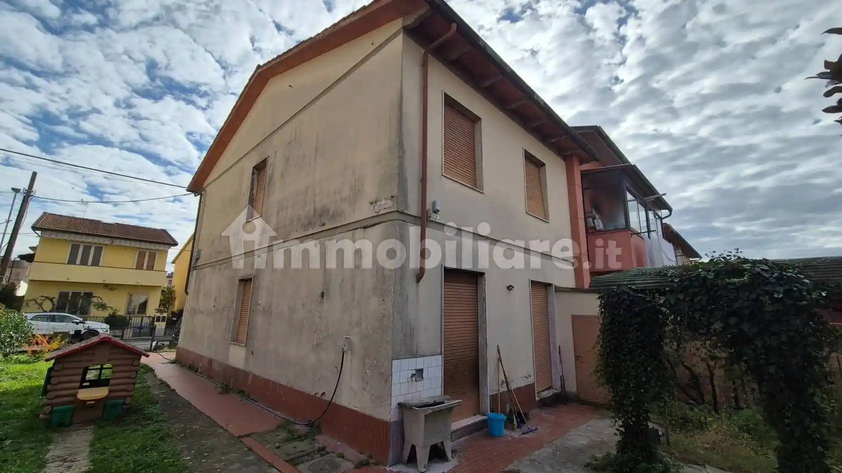 Casa indipendente in vendita a Campi Bisenzio