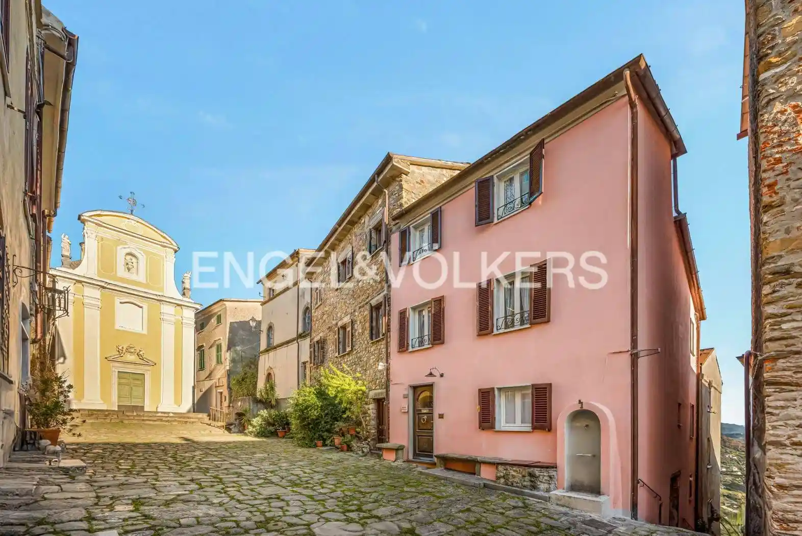 Casa indipendente in vendita a Luni