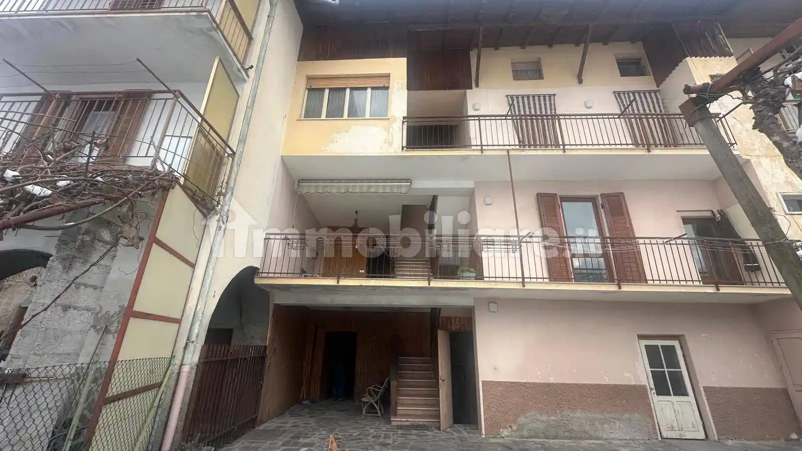 Palazzo - Edificio in vendita a Levico Terme