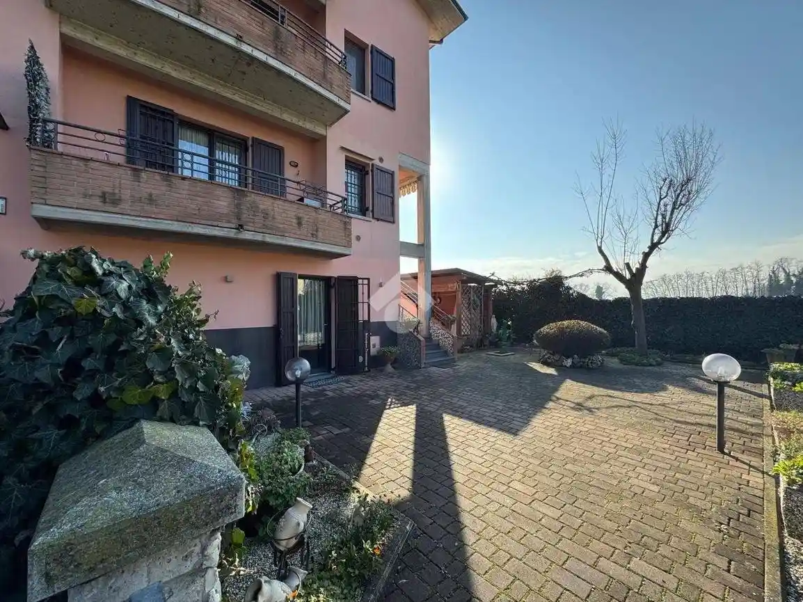 Casa indipendente in vendita a Reggio Emilia