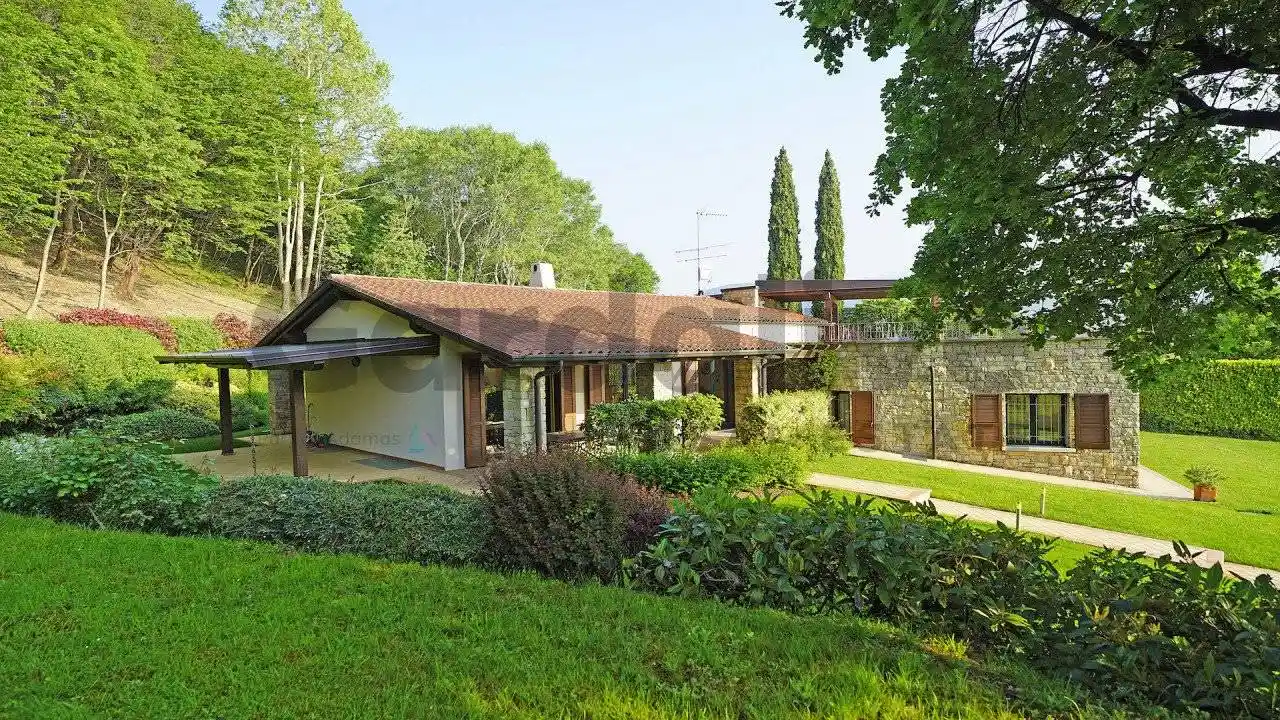 Villa in vendita a San Felice del Benaco