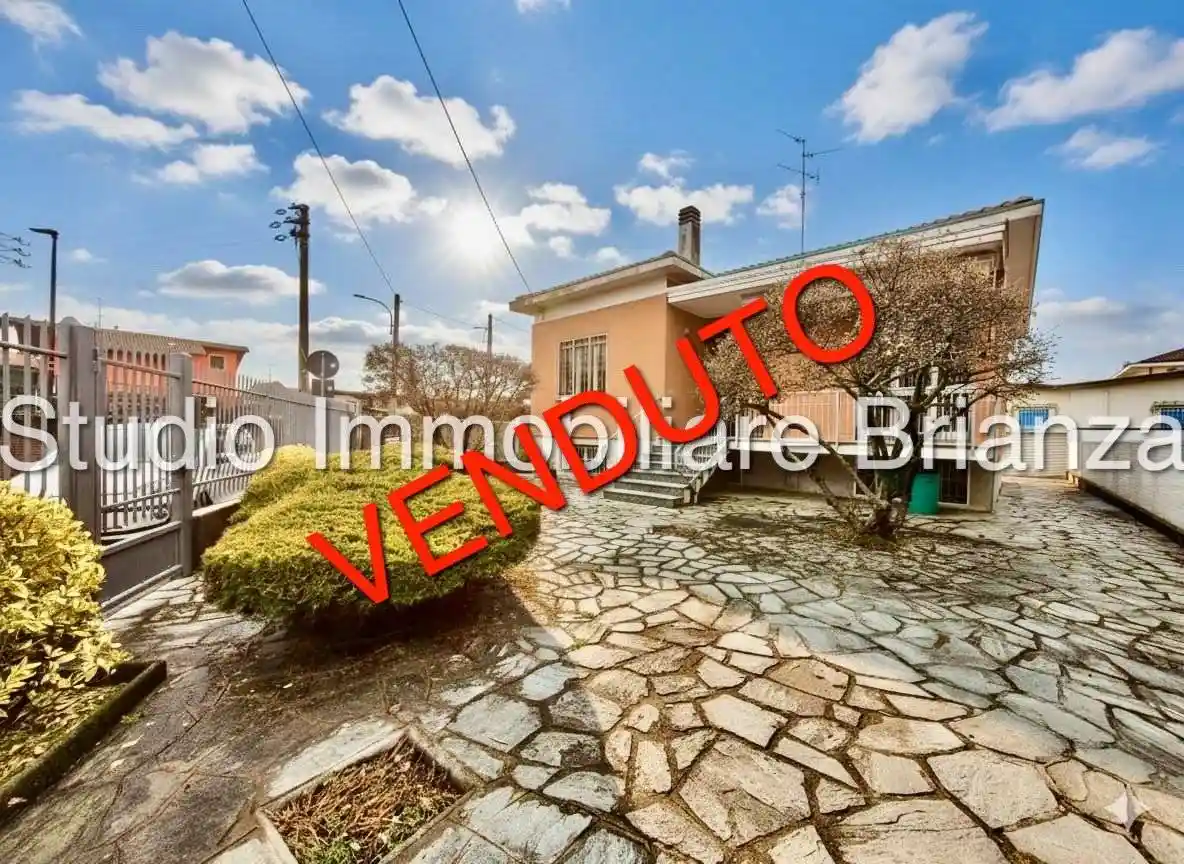 Villa in vendita a Nova Milanese
