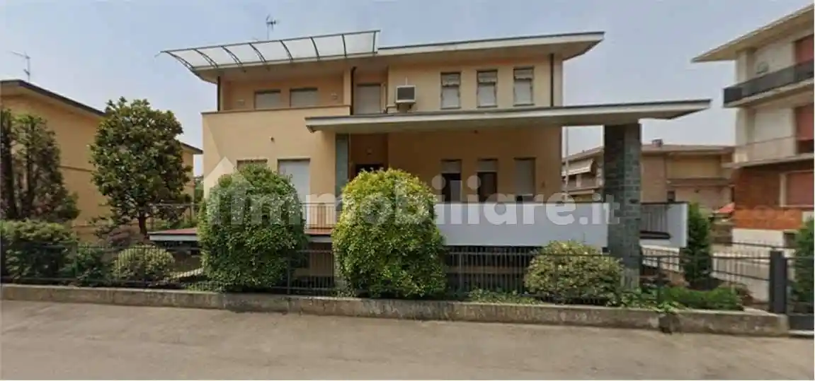 Villa in vendita a Voghera