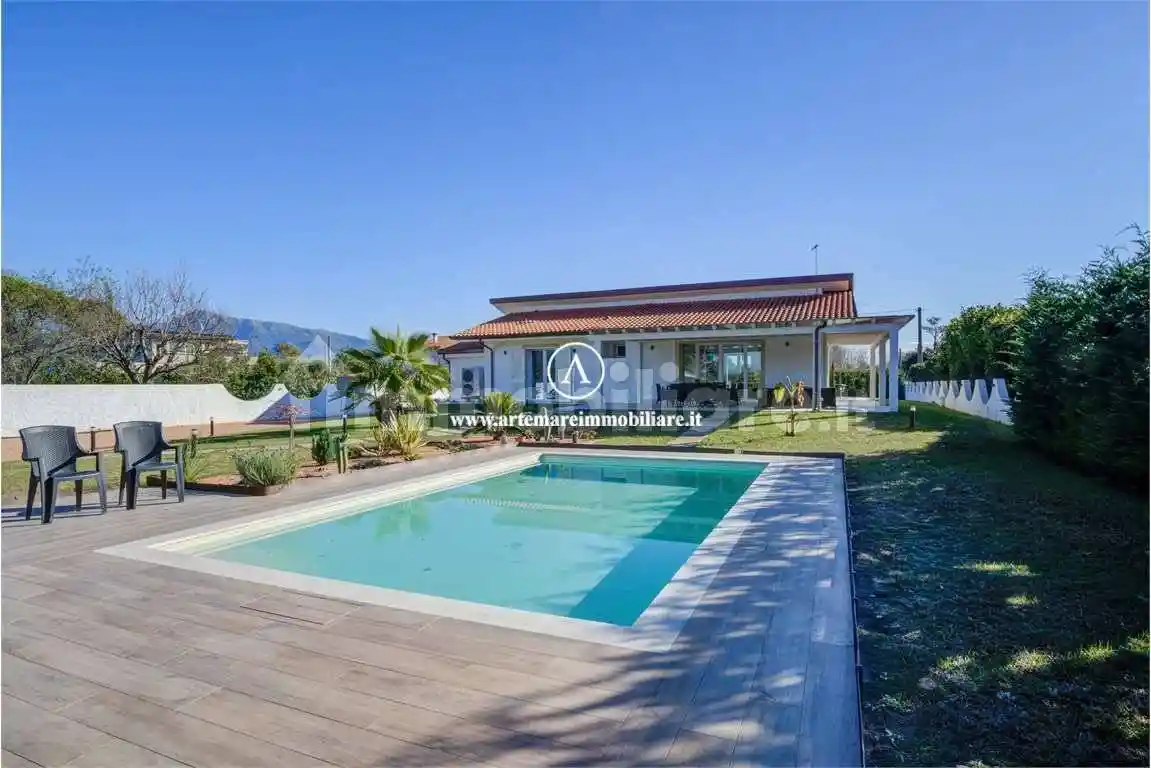 Villa in vendita a Pietrasanta