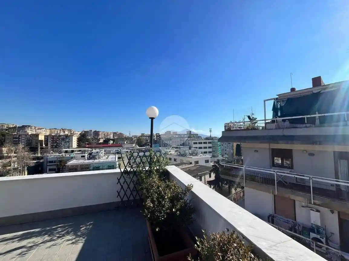 Appartamento in vendita a Napoli