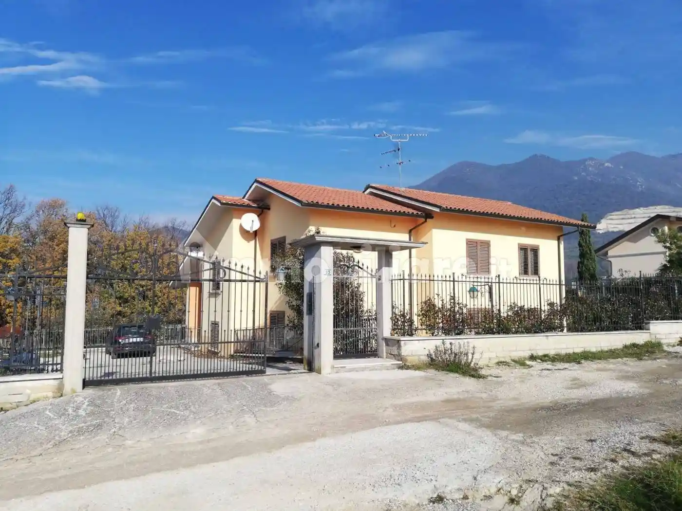 Villa in vendita a Cervaro