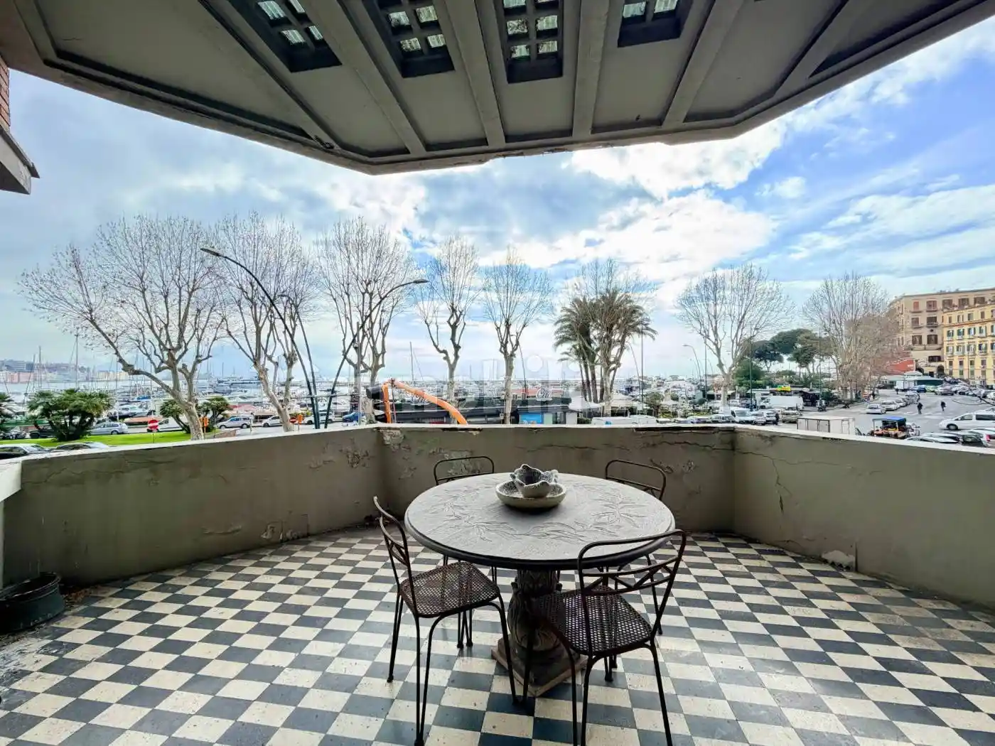 Appartamento in vendita a Napoli