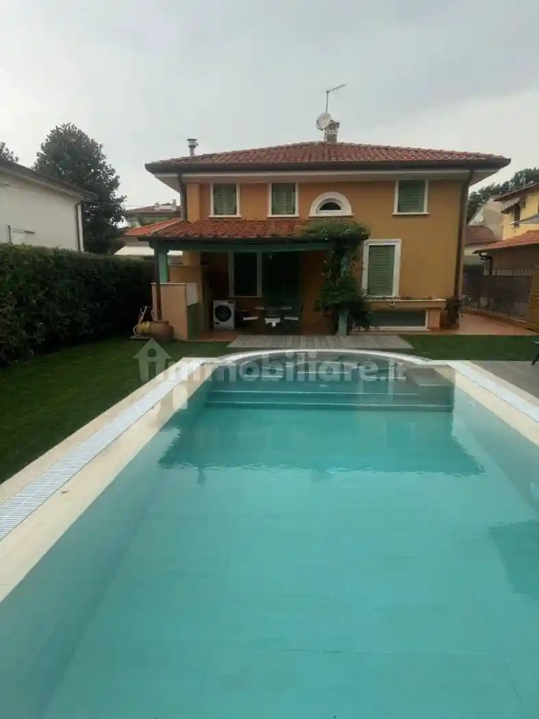 Villa in affitto a Pietrasanta