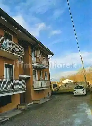 Appartamento in vendita a Angera