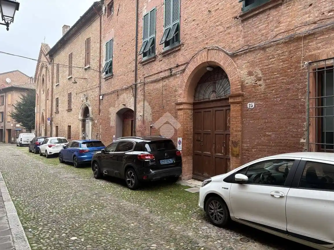 Palazzo - Edificio in vendita a Ferrara