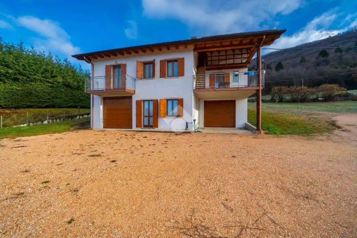 Villa in vendita a Bosco Chiesanuova