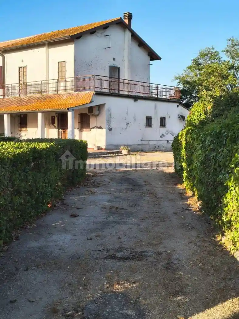 Villa in vendita a Latina