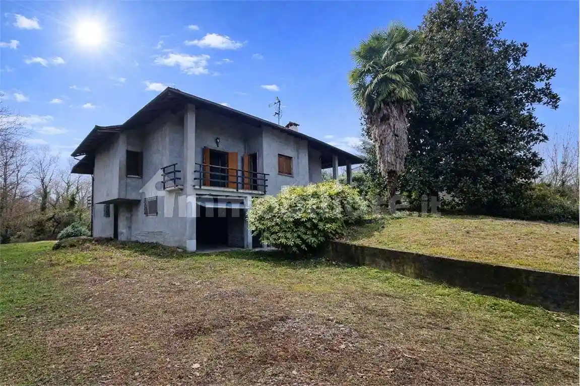 Villa in vendita a Borgo Ticino