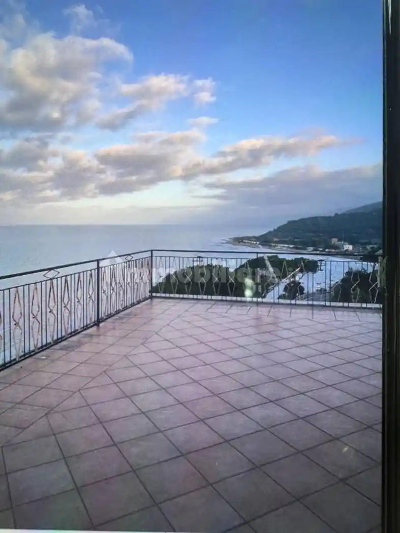 Appartamento in vendita a Pollina