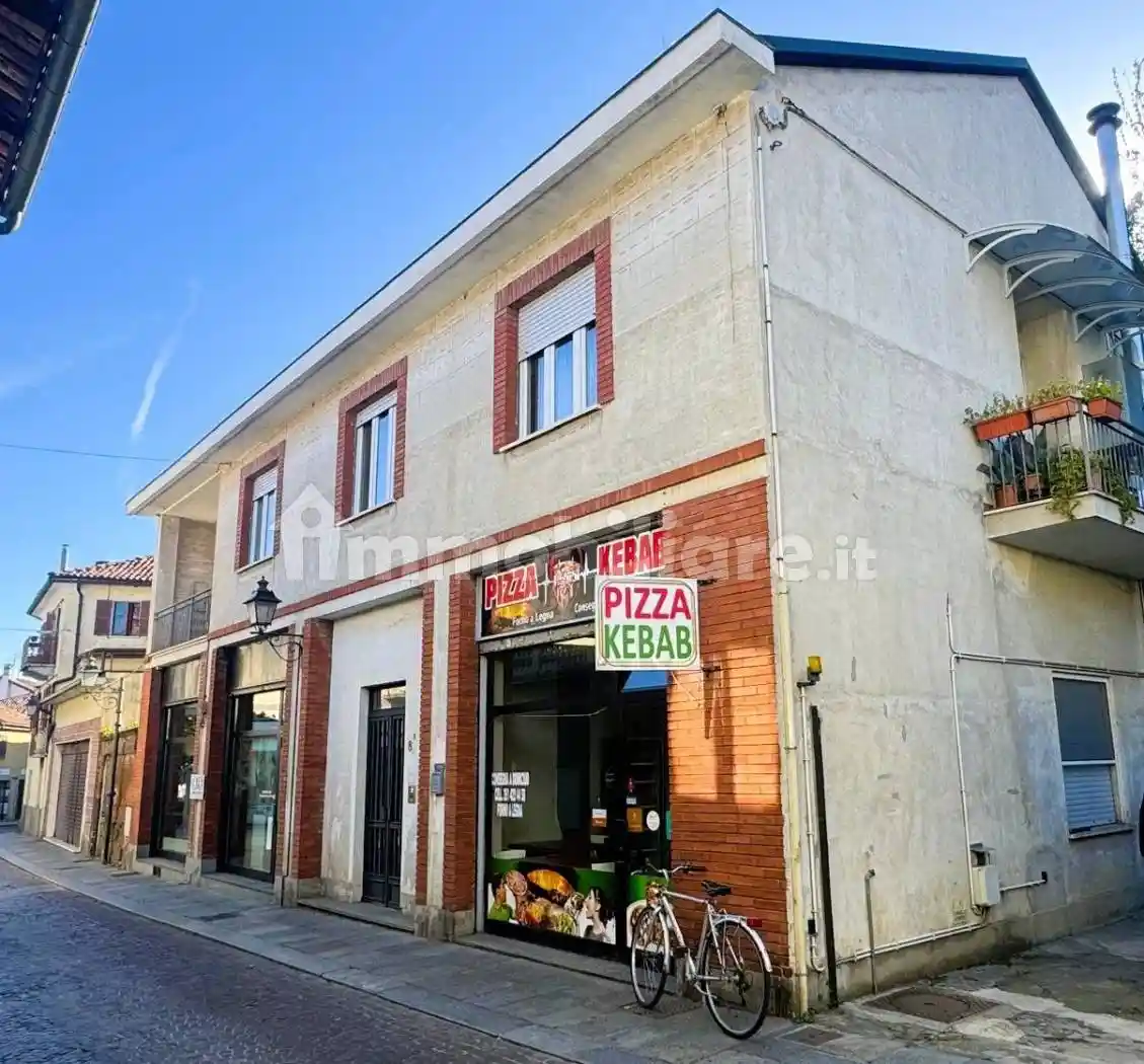 Palazzo - Edificio in vendita a Chieri