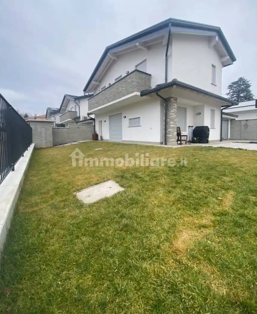 Villa in vendita a Gorla Minore