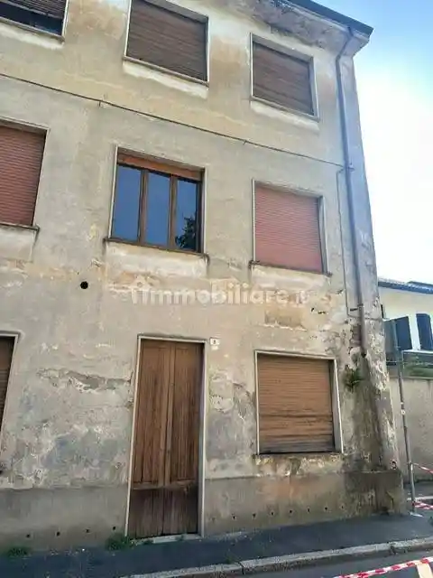Palazzo - Edificio in vendita a Parabiago