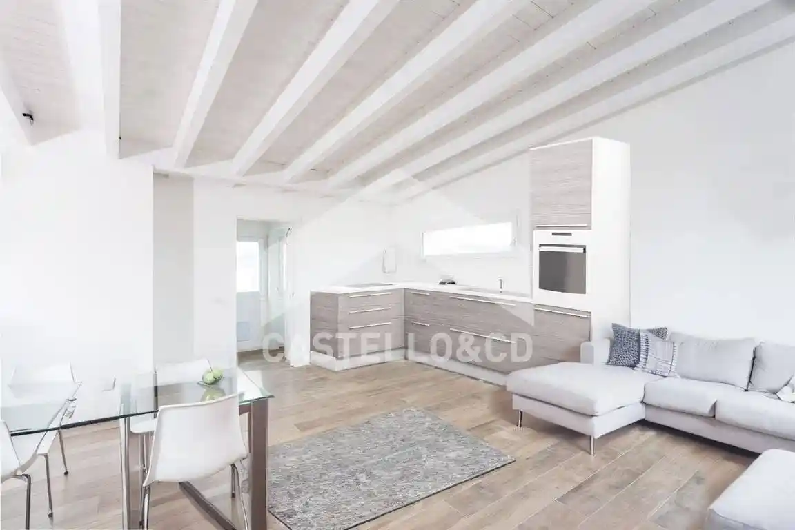 Villa in vendita a Moniga del Garda