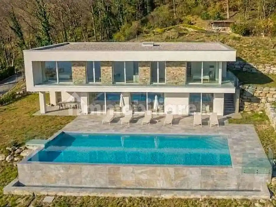 Villa in vendita a Arona