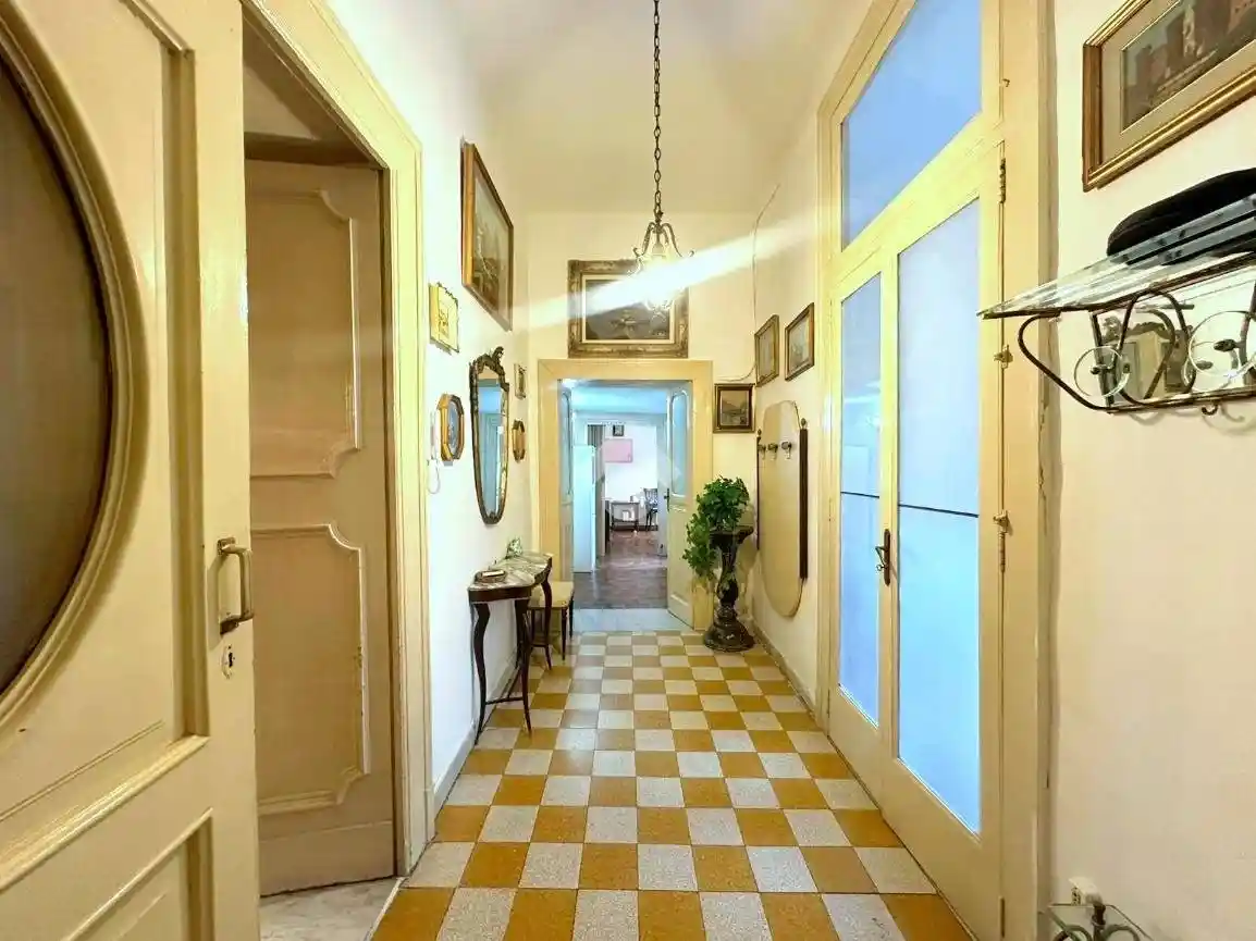 Appartamento in vendita a Napoli