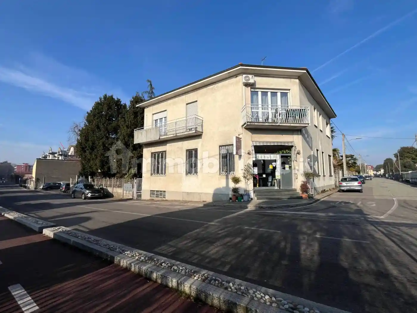 Palazzo - Edificio in vendita a Gorla Minore