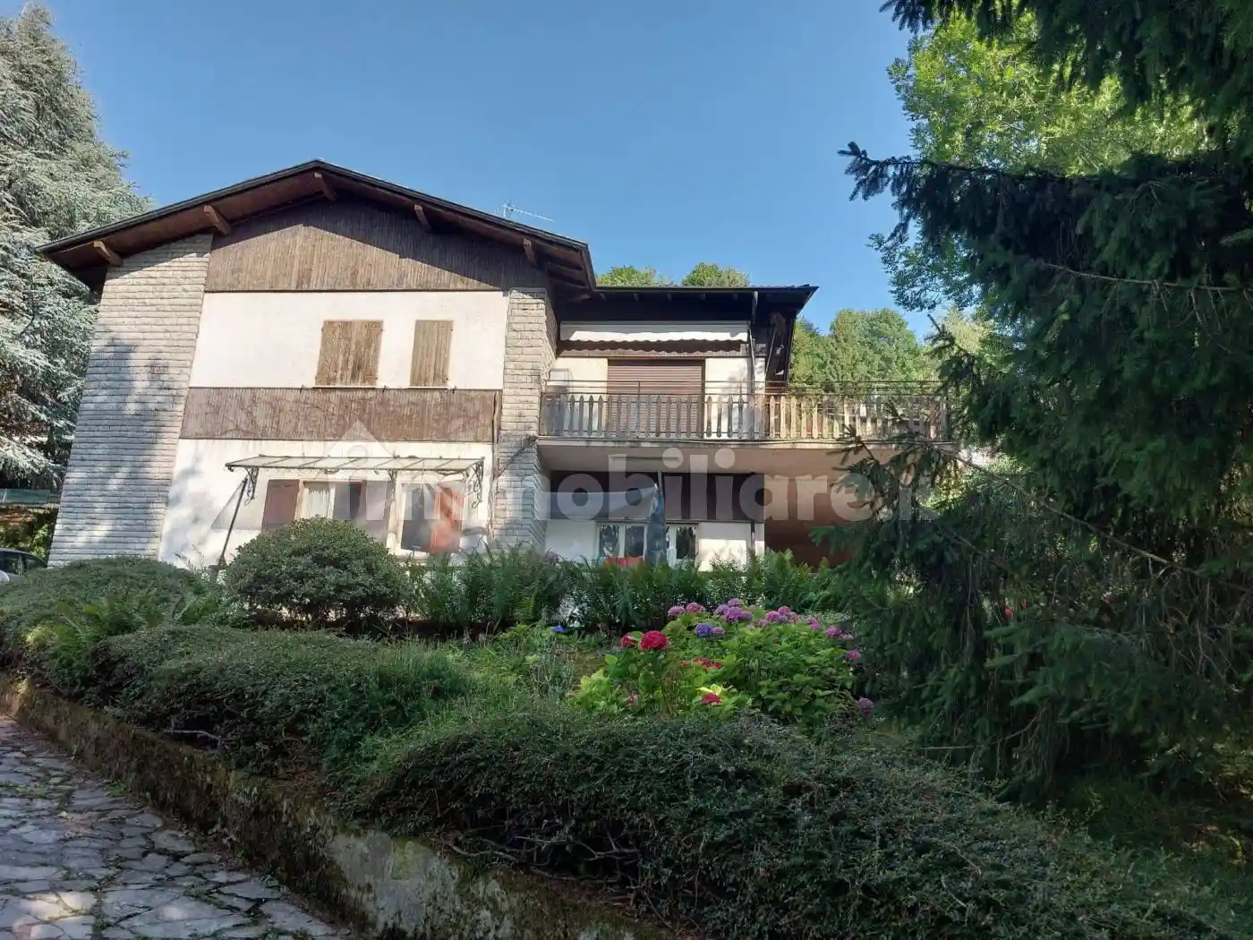 Villa in vendita a Selvino