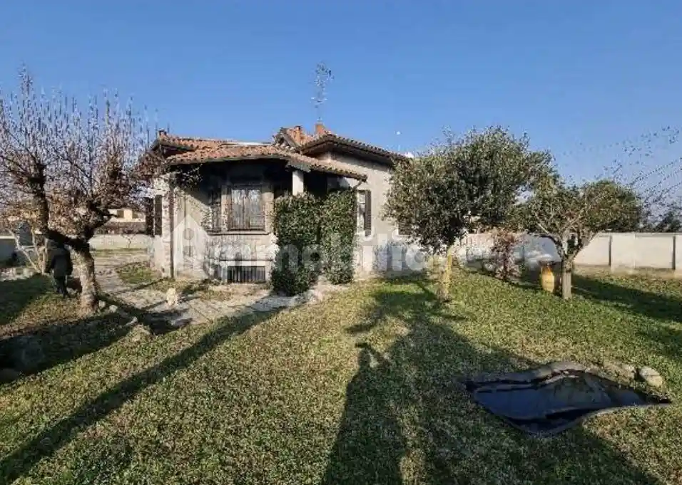 Villa in vendita a Galliate
